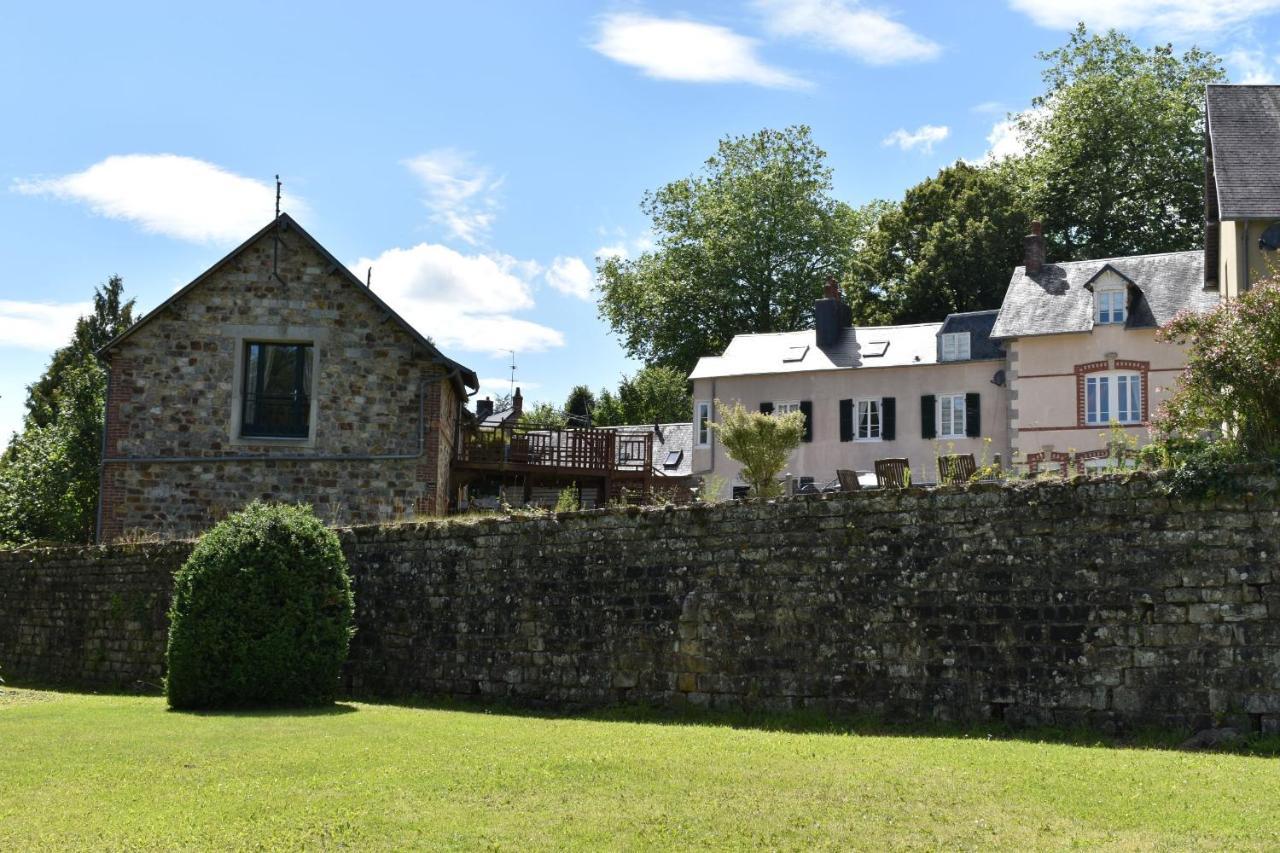 Gites In Le Neufbourg -Mortain エクステリア 写真