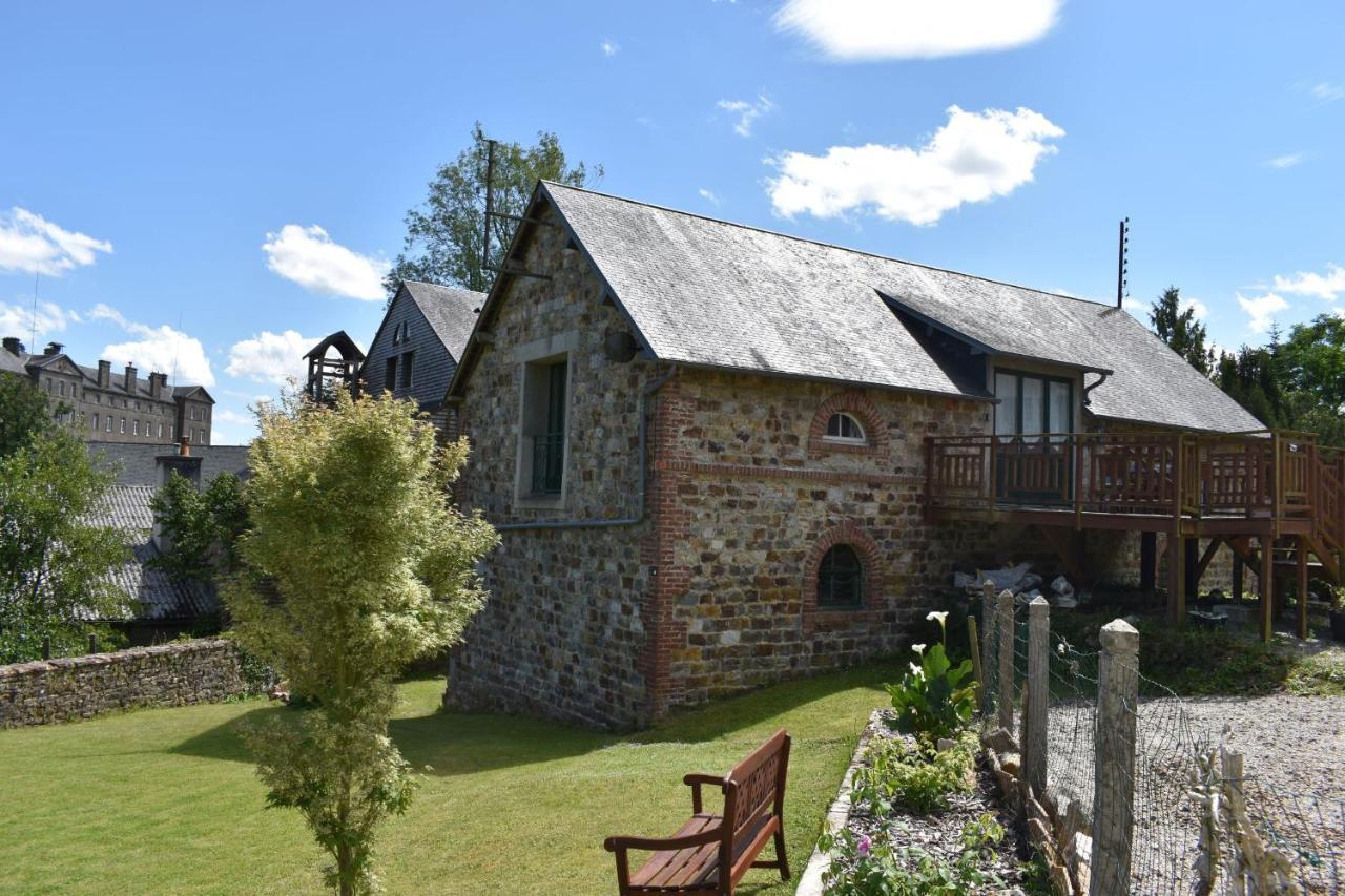 Gites In Le Neufbourg -Mortain エクステリア 写真