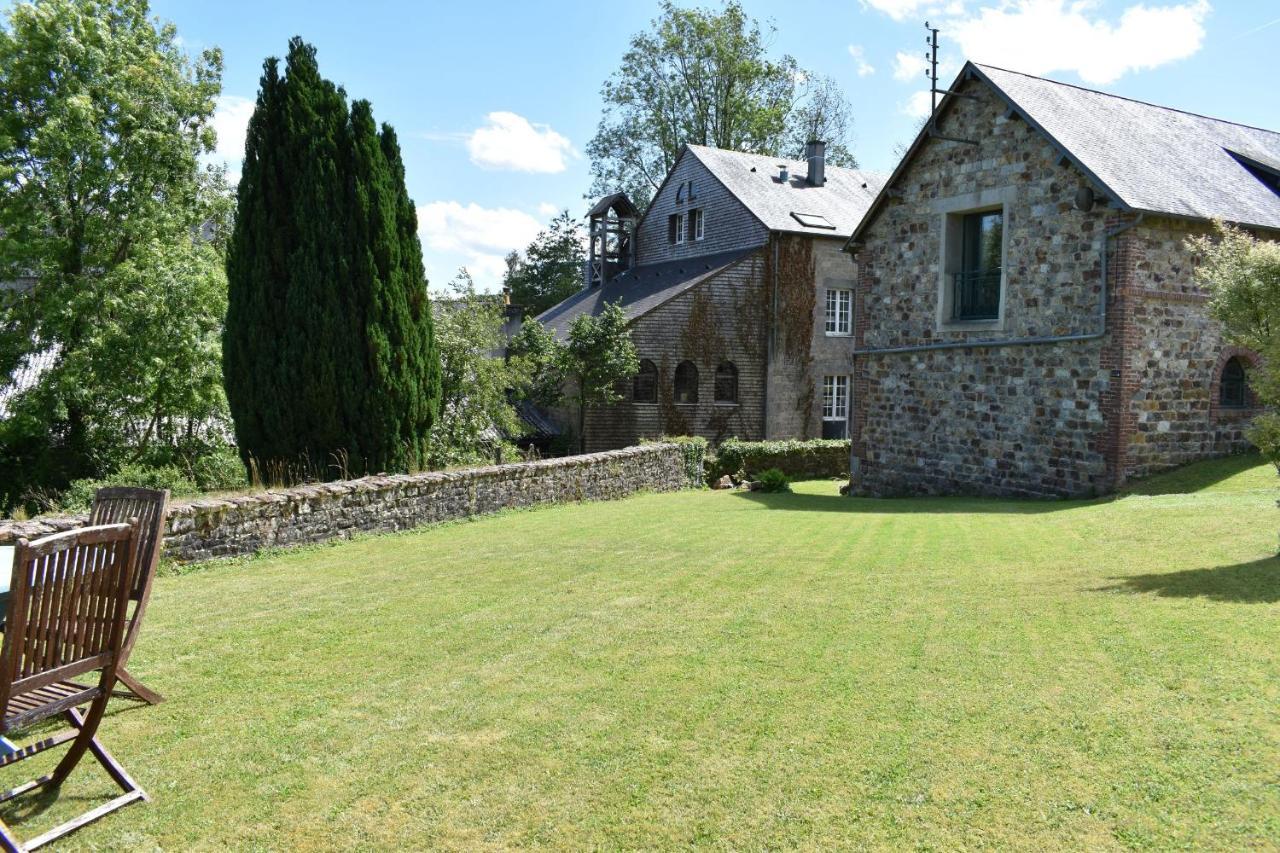 Gites In Le Neufbourg -Mortain エクステリア 写真