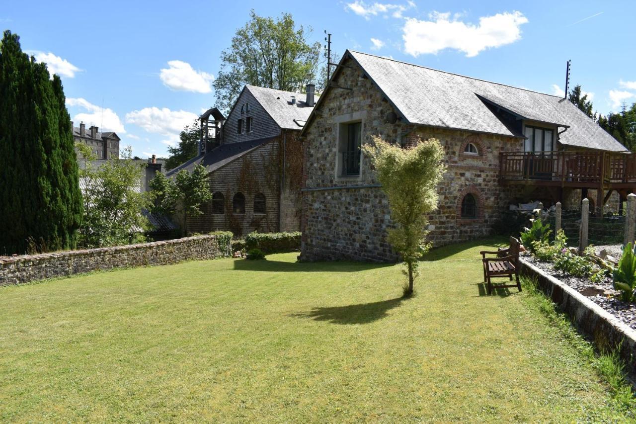 Gites In Le Neufbourg -Mortain エクステリア 写真