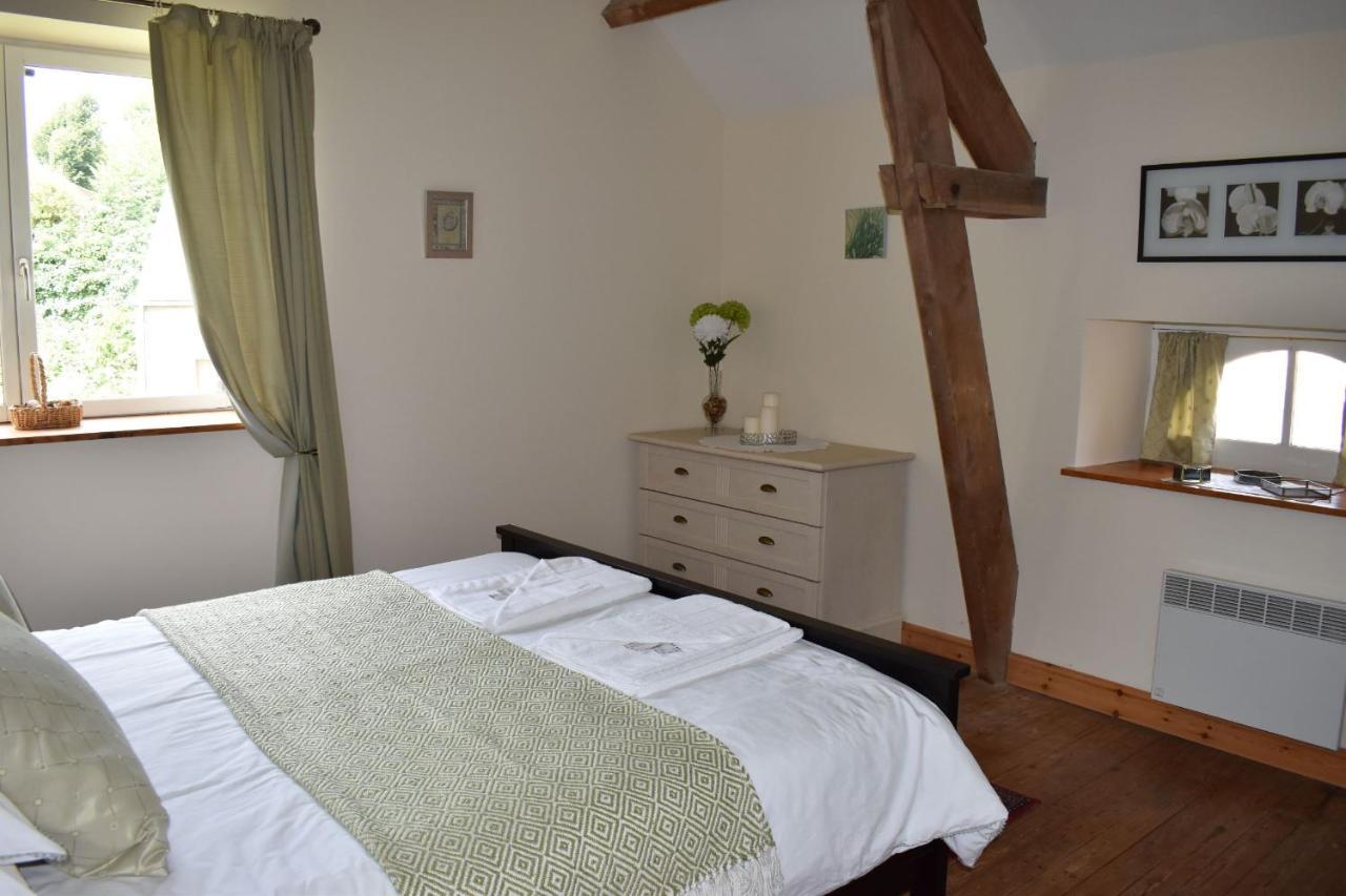 Gites In Le Neufbourg -Mortain エクステリア 写真