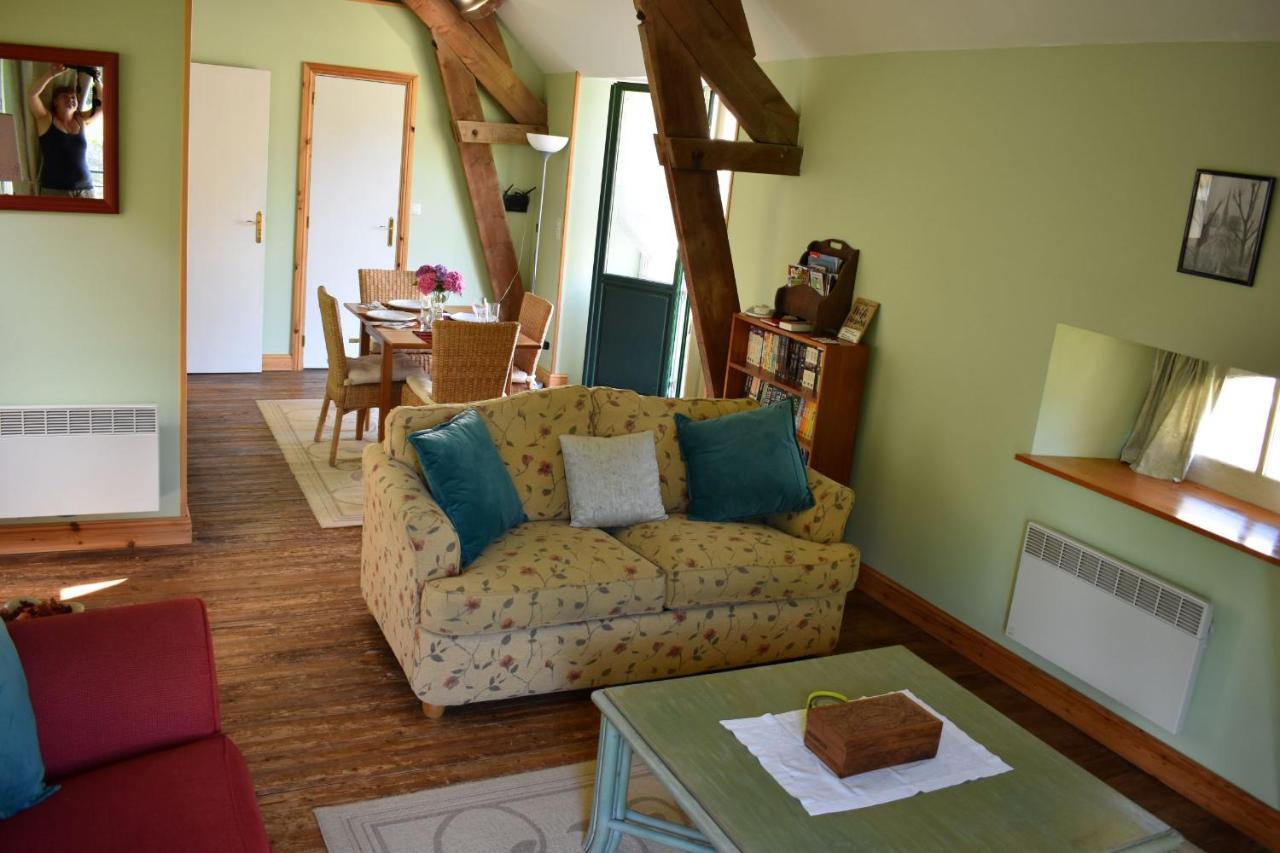 Gites In Le Neufbourg -Mortain エクステリア 写真