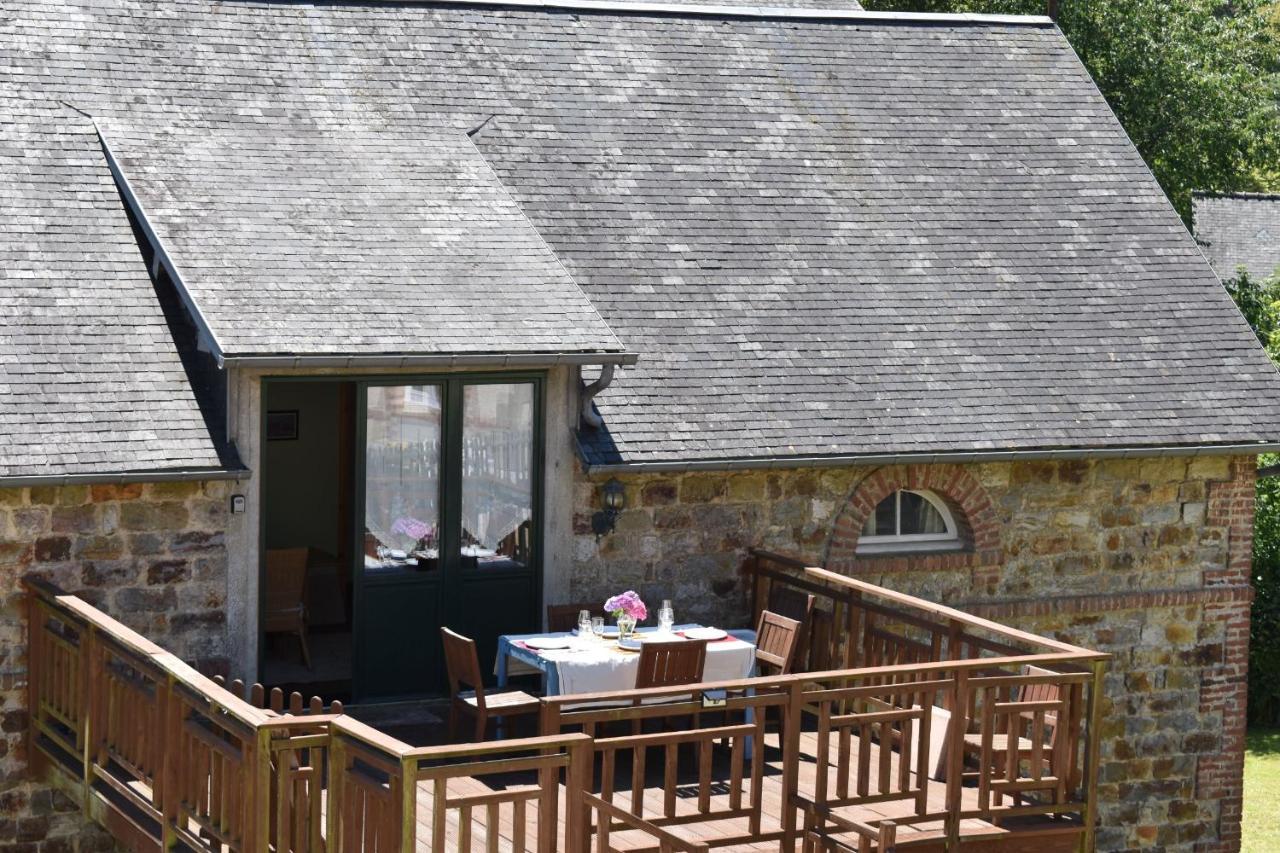 Gites In Le Neufbourg -Mortain エクステリア 写真