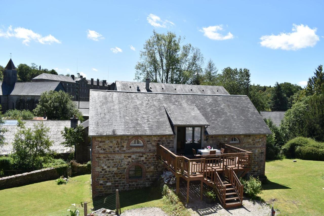 Gites In Le Neufbourg -Mortain エクステリア 写真