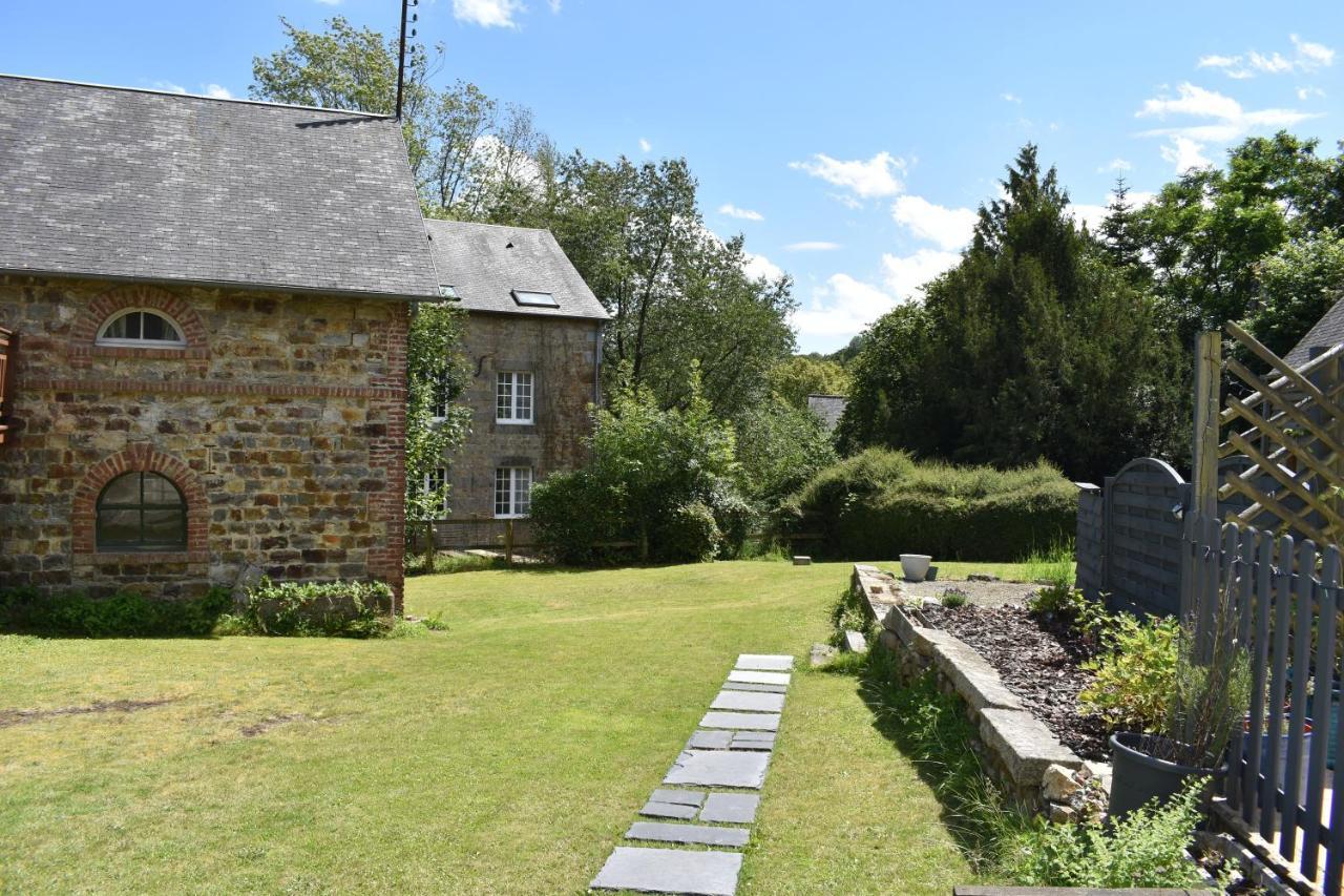 Gites In Le Neufbourg -Mortain エクステリア 写真