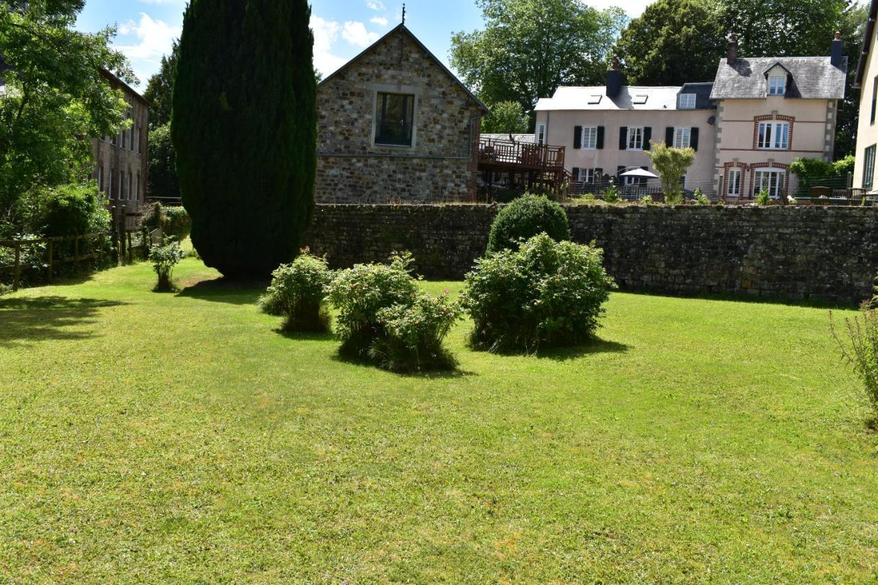 Gites In Le Neufbourg -Mortain エクステリア 写真