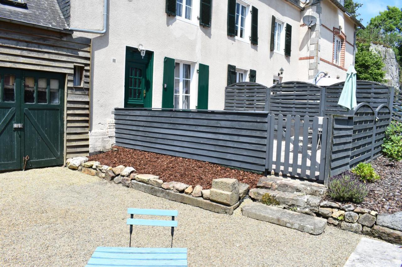 Gites In Le Neufbourg -Mortain エクステリア 写真