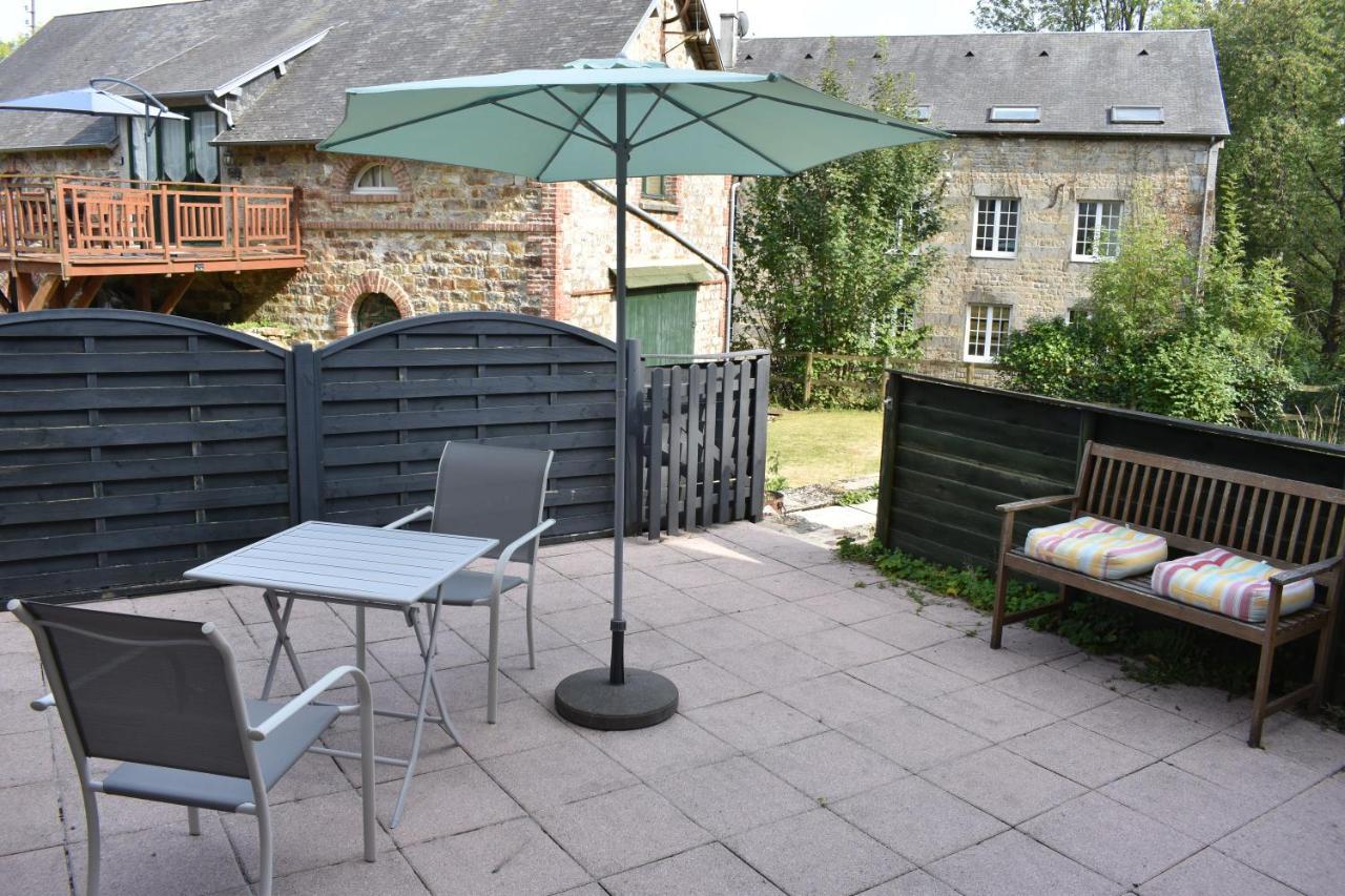 Gites In Le Neufbourg -Mortain エクステリア 写真